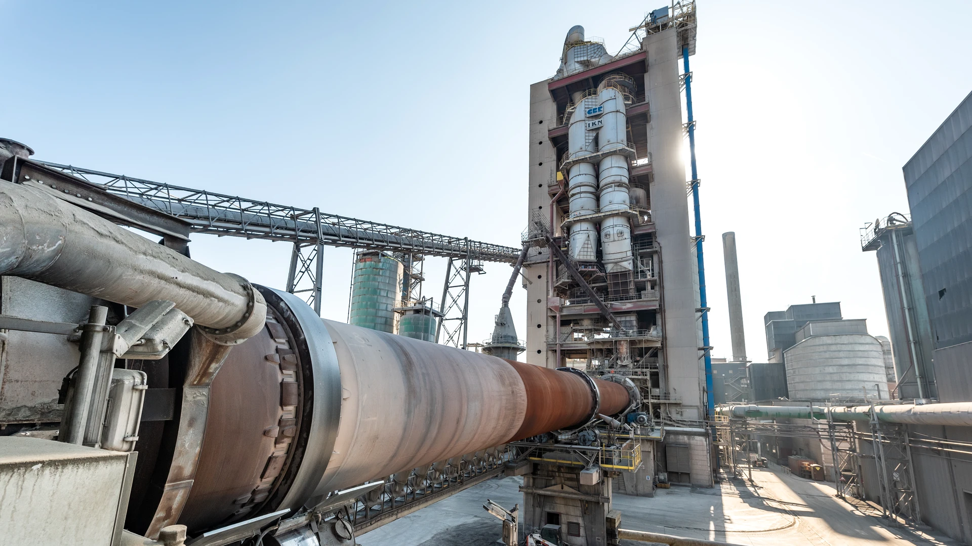 Cement plant for mill liner applications